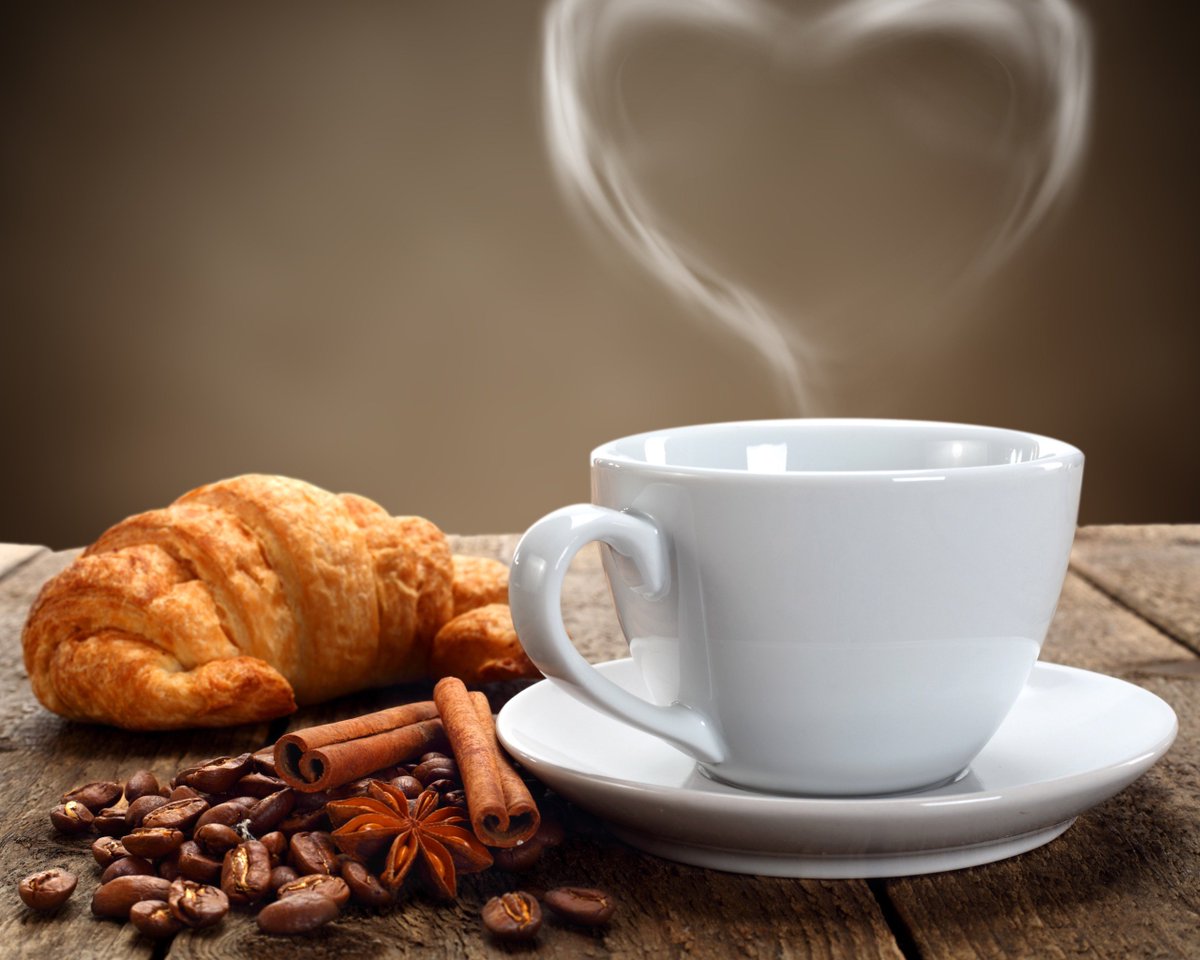 Let your morning start in a good way! We have the breakfast you are looking for. Fresh croissants, hot coffee and sandwiches.