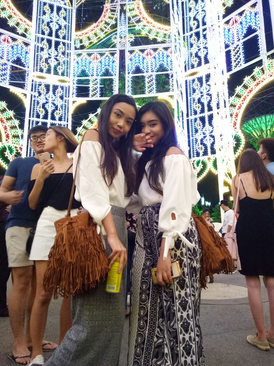 AiiSyaSya's tweet image. Much misses having a long hair🙁 When having a longhair, crave for shorthair, when having shorthair, crave for longhair  #girlsproblem