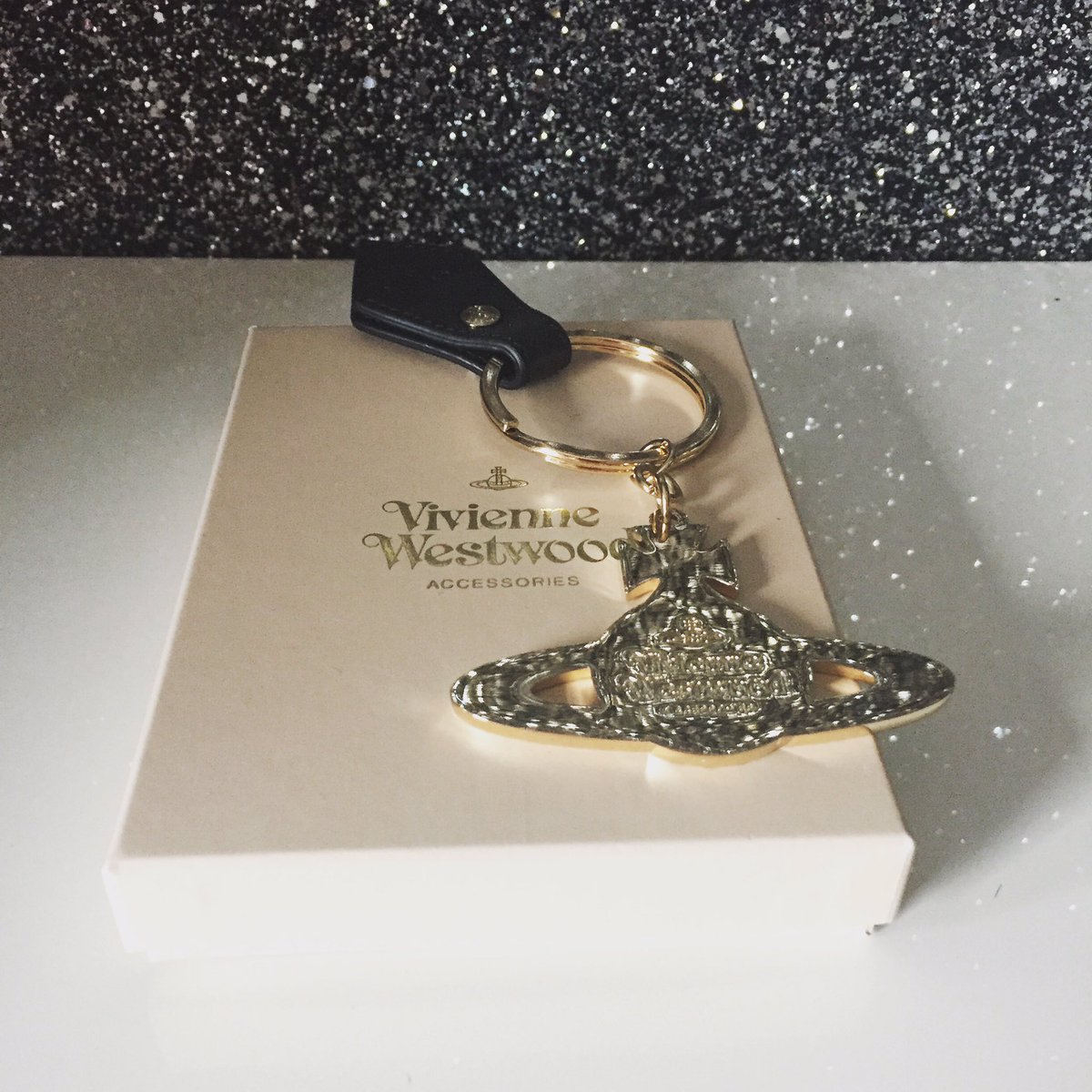 ryanrileysheryl's tweet photo. #littletreattome #VivienneWestwood ❤️ https://t.co/3XtP5QJLi7
