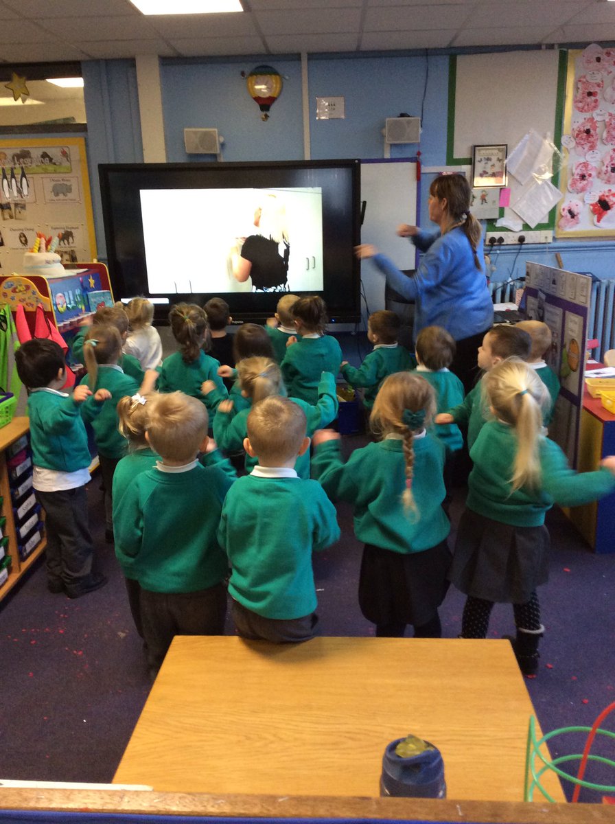 RDPSNursery's tweet image. #rdpsnursery are enjoying #digitdance with @ShonetteBason