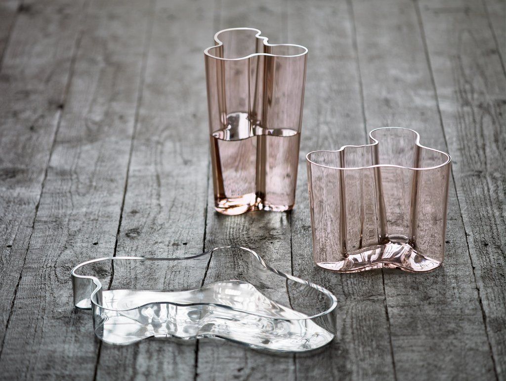 catesthill's tweet image. New post! Your Home Needs This: the story + making behind @IittalaOfficial vase by Finnish architect #alvaraalto buff.ly/2j5fCU7