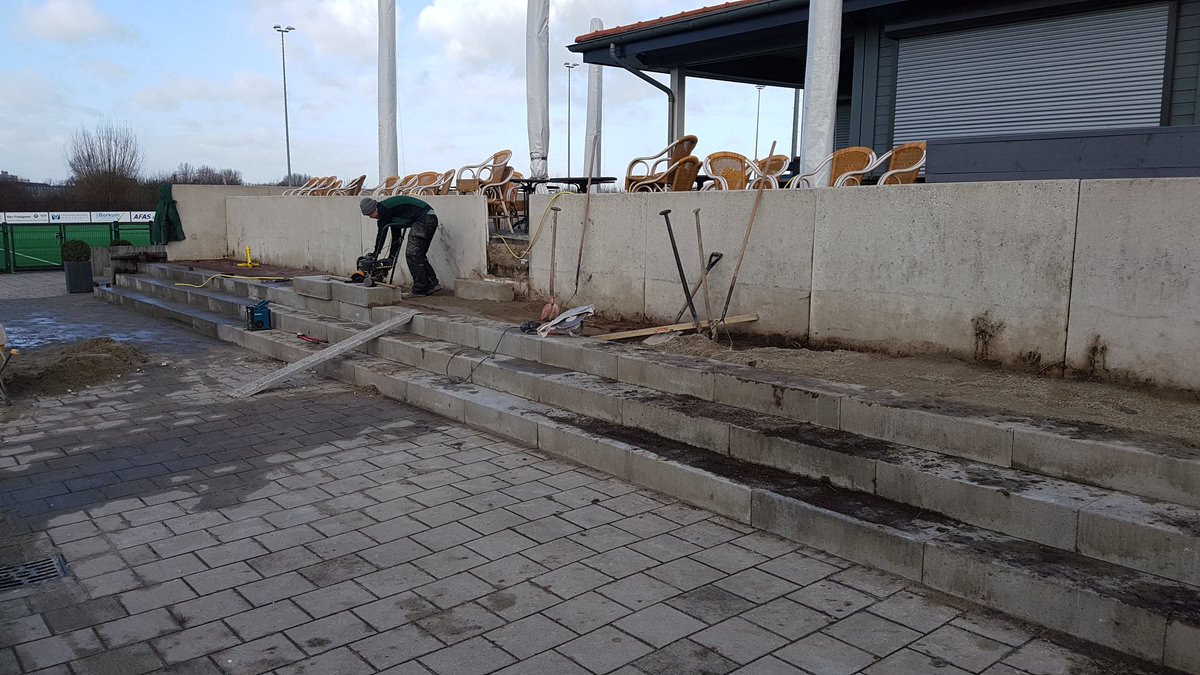 Voortgang terras tribune <a href="/cv100mhcleusden/">De Club van 100</a> #mhcleusden #wordtnogmooier