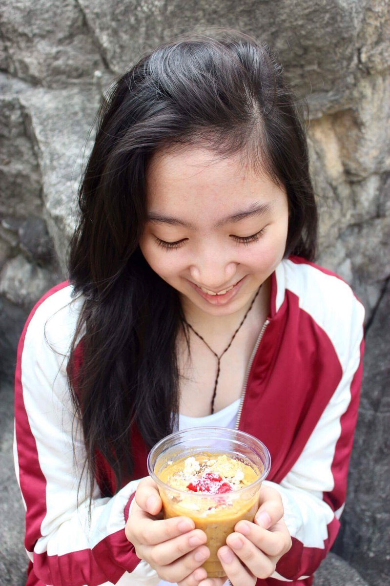 getshookt's tweet photo. Hella shookt with Yellashookt! For orders, check out https://t.co/lELmQLDynW 🍌🍌🍌 https://t.co/AOcTVJLhNU