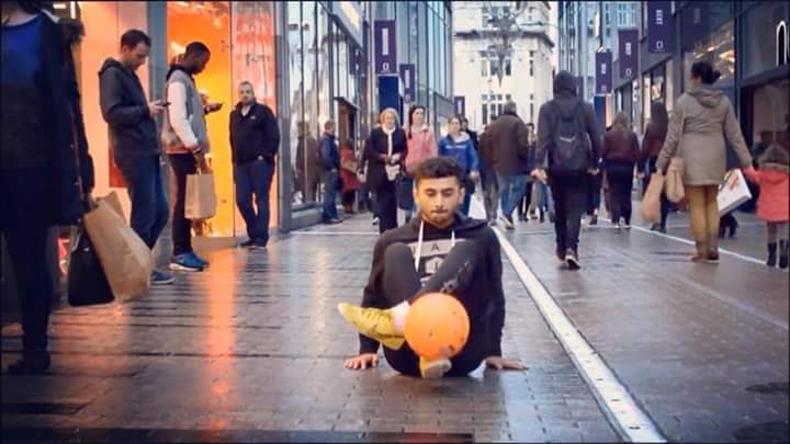 imahnoortariq's tweet photo. A Unique Pakistani Shahrukh Baig
He is an Irish footballer with breathtaking freestyle..☺☺
But Remember
#MadeInPakistan #TalentedPakistani💚 https://t.co/rq3kyZ12sI