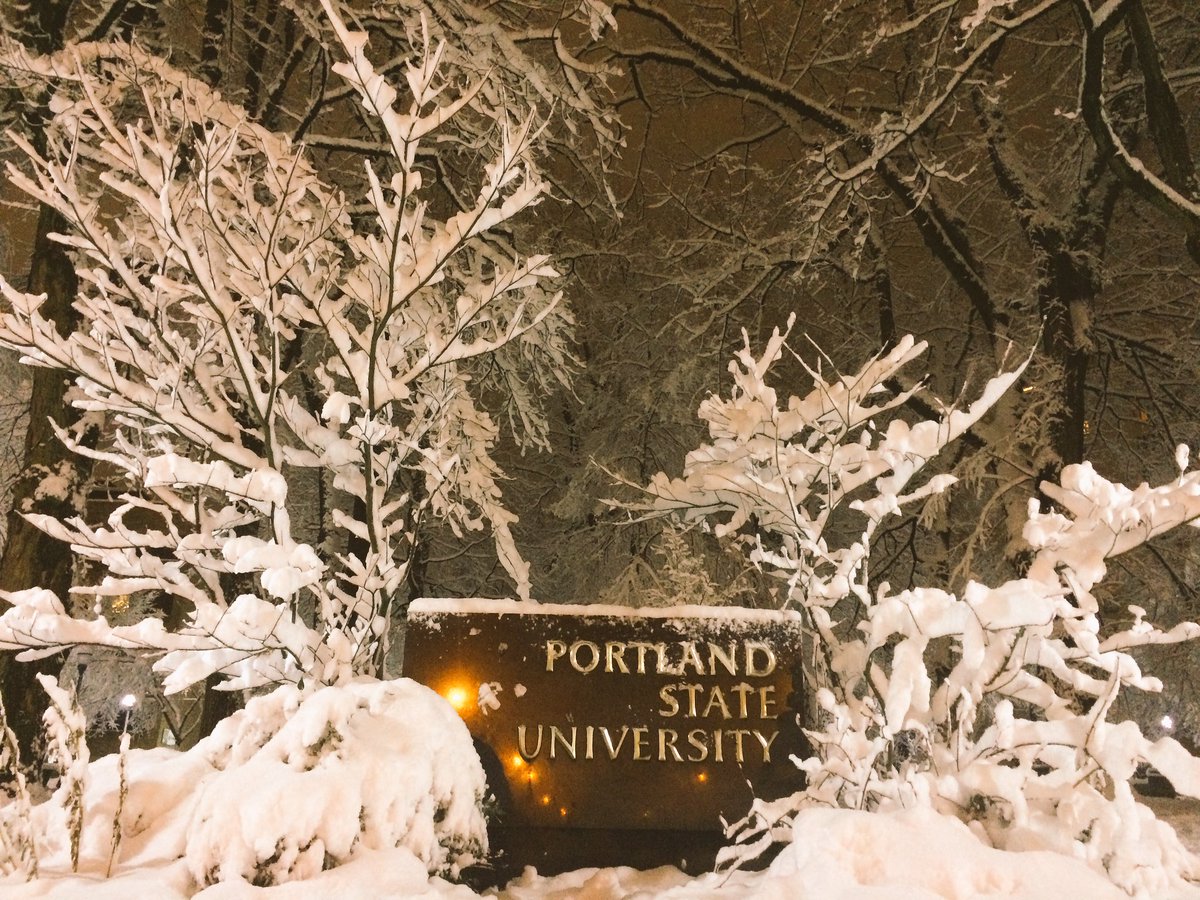 shgbikram's tweet photo. The best and the worst of snowpocalypse! @Portland_State #PortlandState #pdxsnow https://t.co/upp4M8QolA