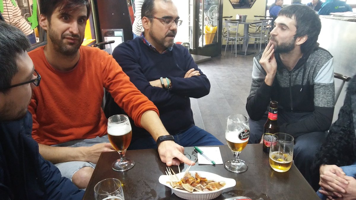 lidiaenrich's tweet photo. @lanzaderaOU Lo mejor de los cursos suele ser el #postcurso. Ahora en #Ourense con @nunotecnologias y @tuciudaderestu https://t.co/HqcmtoapLg