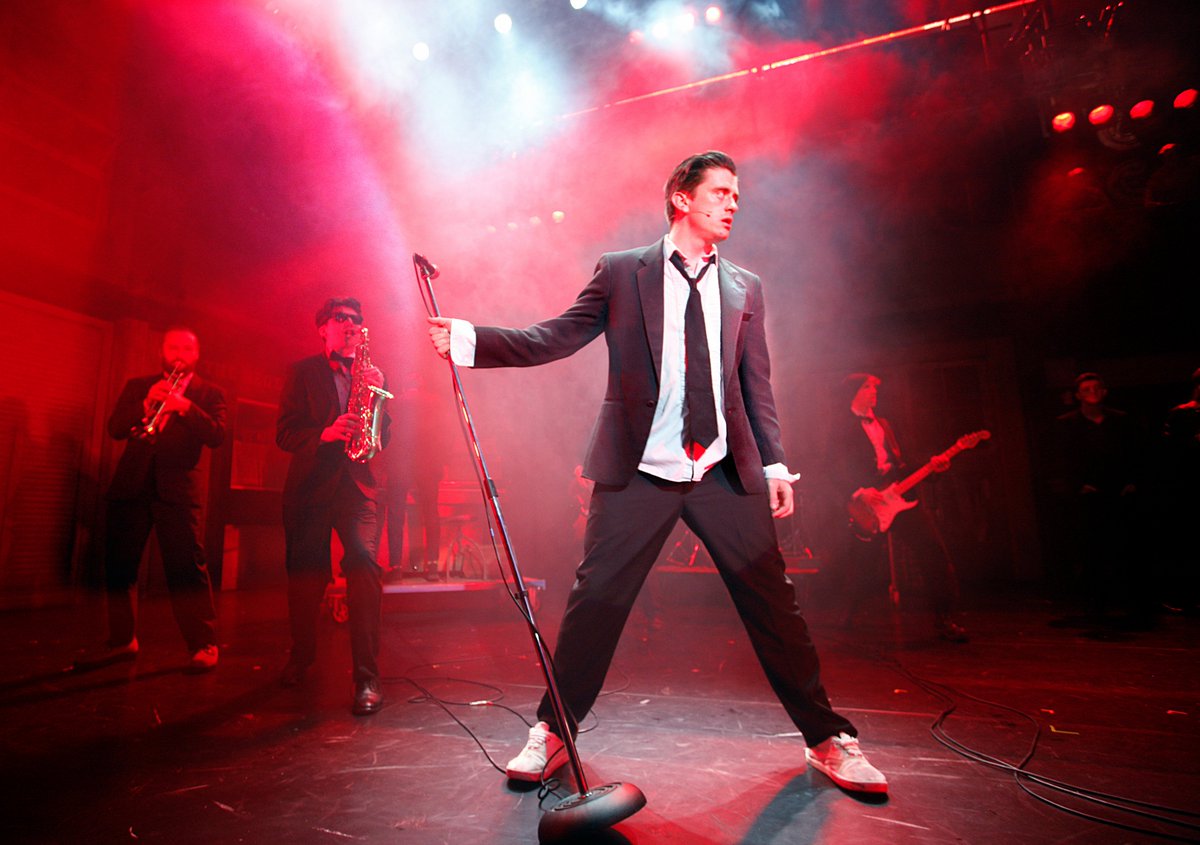 Review: <a href="/CommitmentsTour/">TheCommitmentsontour</a> at <a href="/NewTheatreOx/">New Theatre Oxford</a> oxhc.co.uk/Review-The-Com… <a href="/AndrewLinnie/">Andrew Linnie</a> 
<a href="/alex_mcmorran/">Alex McMorran</a> @BrianGill1987