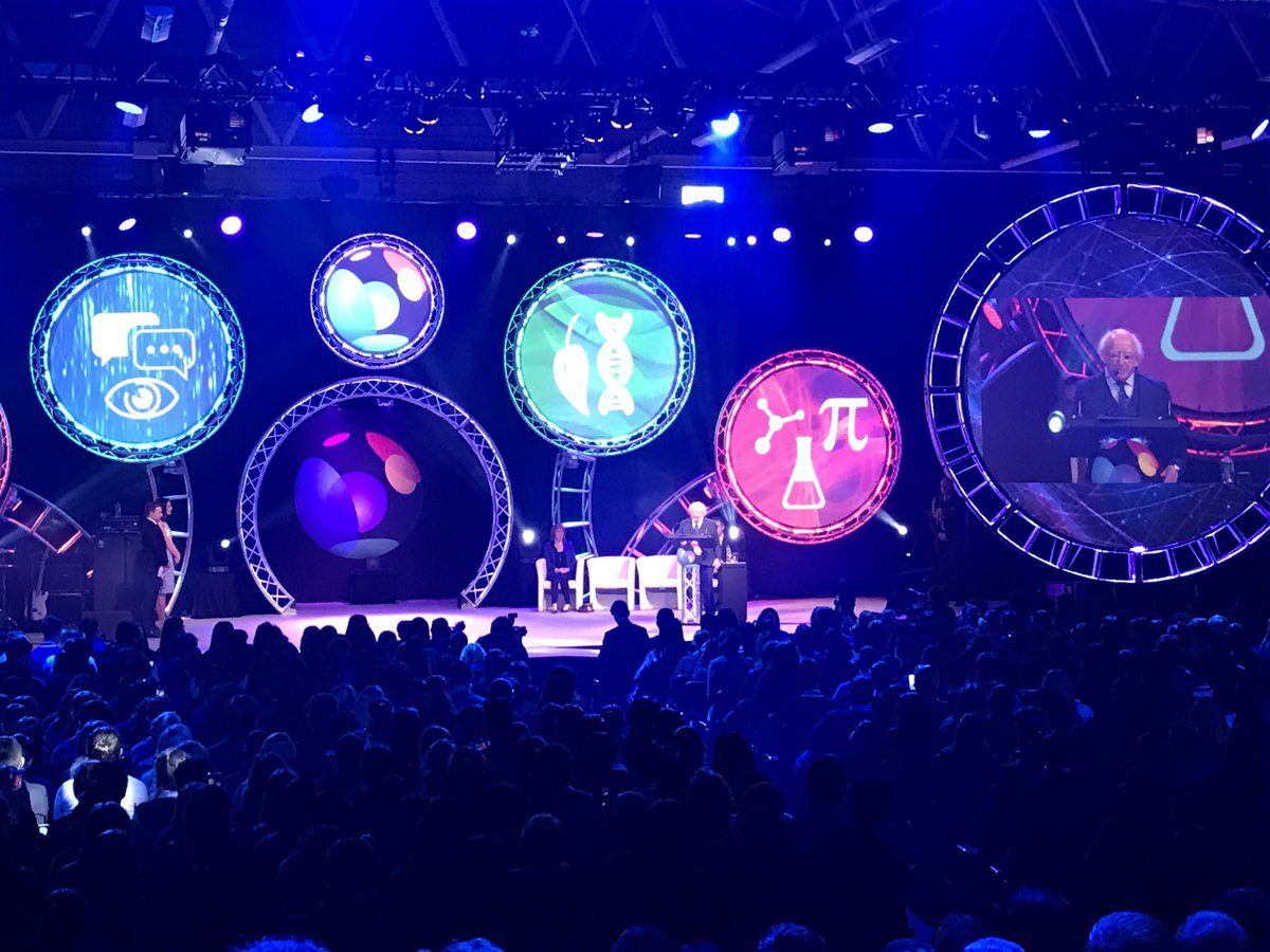 ColaisteIosaef's tweet photo. @BTYSTE President Micheal D. Higgins giving the opening address at the BT Young Scientist 2017 https://t.co/Cf8sGeauQH