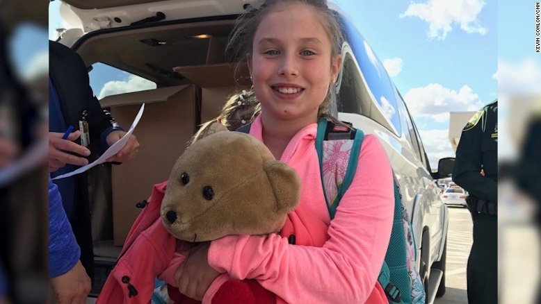 Girl, teddy bear reunited after airport attack dlvr.it/N51BZH