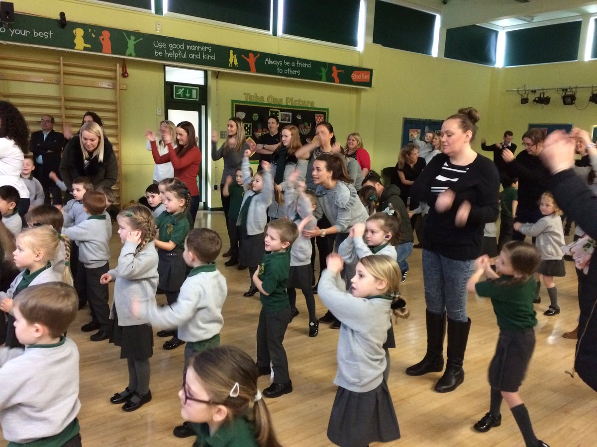 LuntsHeathSch's tweet image. Rec parent open session - ask them to give you a demonstration of #doughdisco and #digitdance 😳