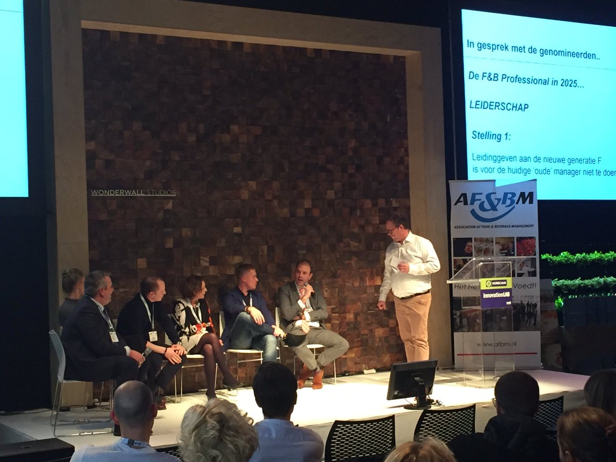 FrancyStok's tweet photo. In gesprek met de genomineerden voor de #fbprofessionaloftheyear @AF_BM #Horecava2017 https://t.co/vVrSxjhRiB