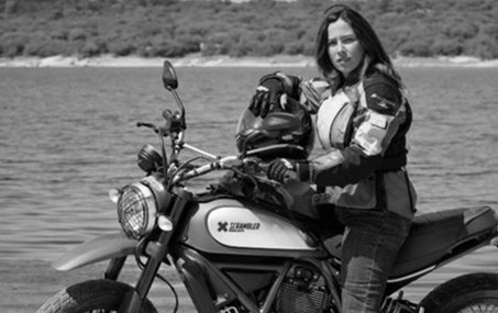 gran_humano's tweet photo. Hemos entrevistado a la primera española que ha dado la vuelta al mundo en moto. ¿Quieres conocerla? https://t.co/uPD644czDf https://t.co/6q19YxBqu9