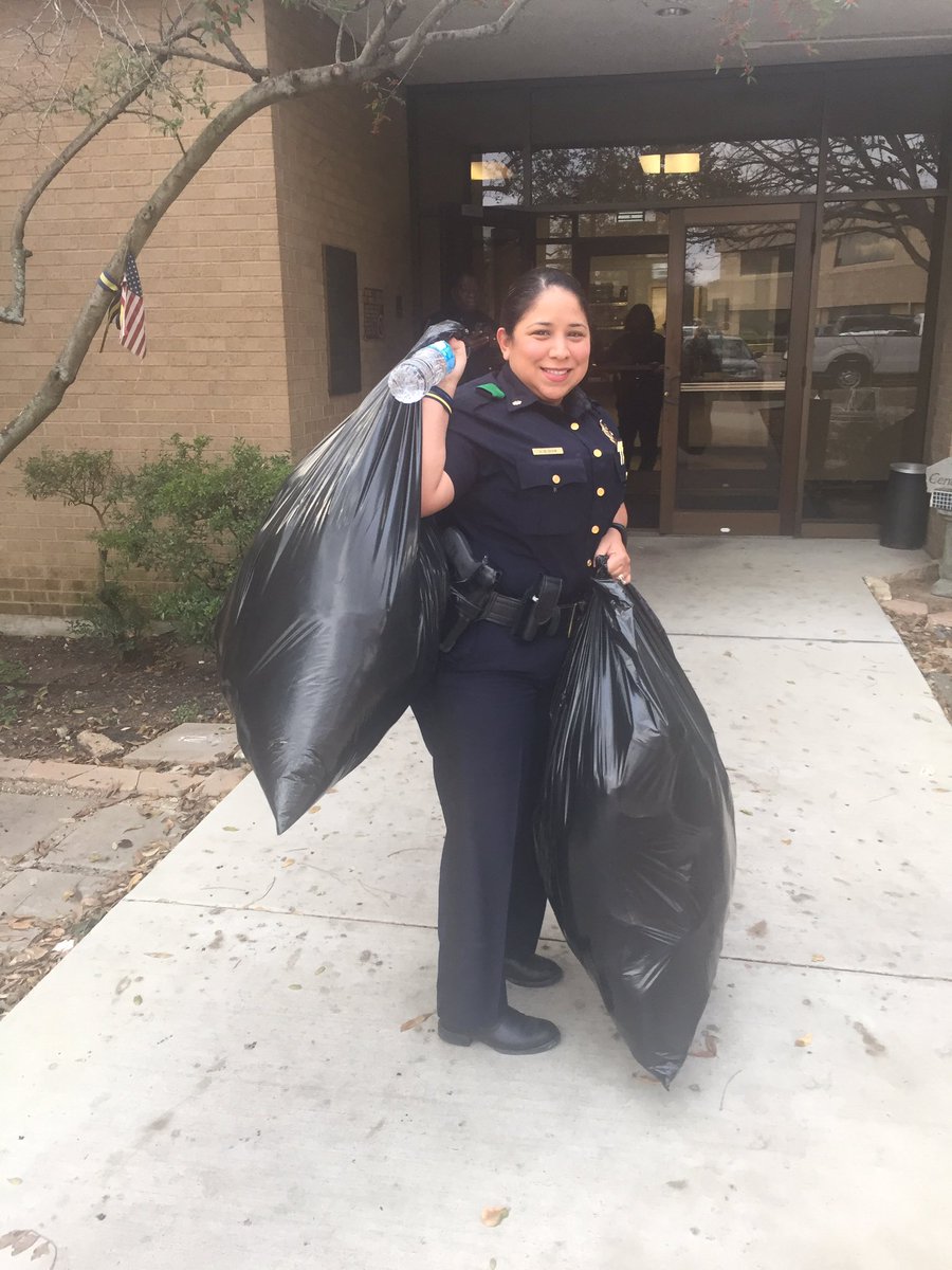 DPDCentralNPO's tweet photo. Love the support from our community!! #toysforcops #LGNA @AShawDPD @DallasPD @DPDAnderson @DPDStokes @DPDSgtKWilkins https://t.co/olSF5BYd7D