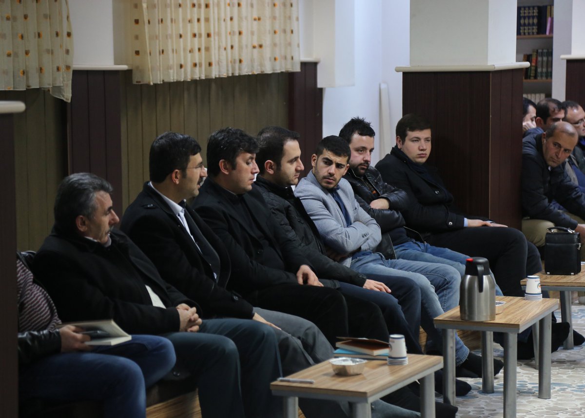 Anadolu Teknik ve Büro Elemanları Derneği (ANTEB) üyeleri İhsan Fazlıoğlu’nun “Kendini Aramak” kitabını tahlil etti. bulbulzade.org/index.php?isle…