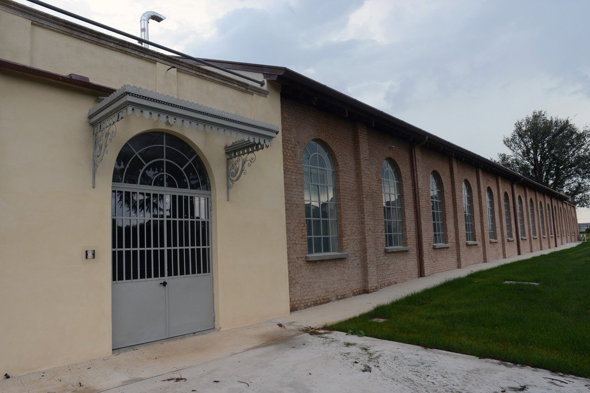 DistrettoMB's tweet image. '@VeneraKastrati di @makeinprogress narra il #SaperFare nell'@ExFilanda incubatore di imprese del nostro distretto arteecultura.fondazionecariplo.it/venera/