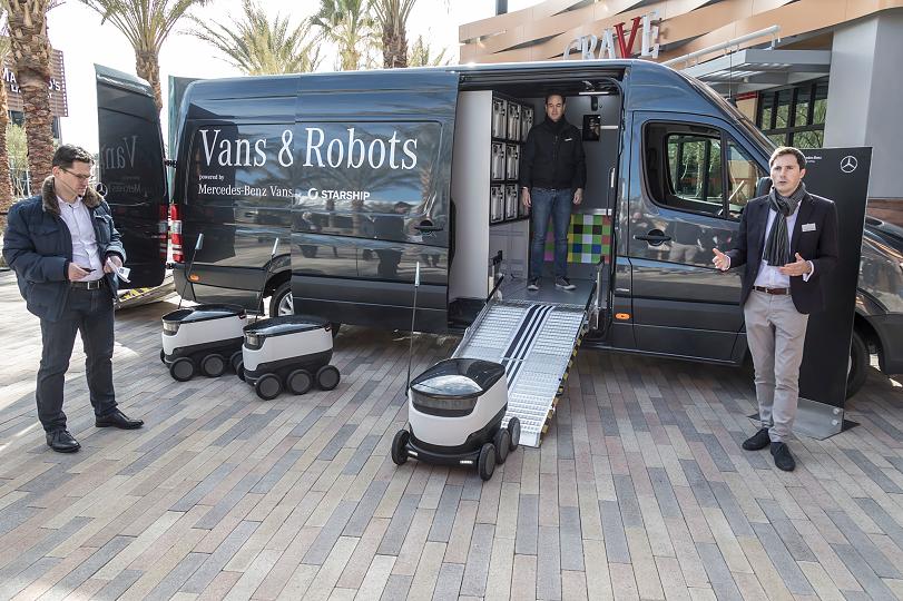 „Vans and Robots“ <a href="/focusonline/">FOCUS online</a>  ow.ly/G25f307TXKG