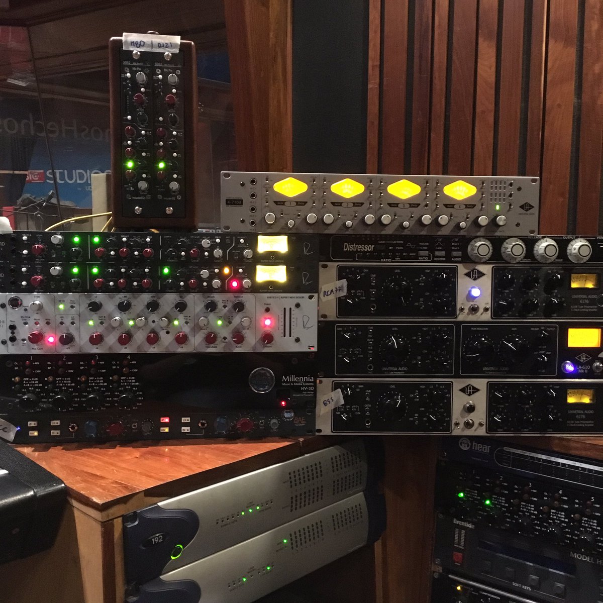 danielbustosm's tweet photo. A whole bunch of amazing preamps. @Rupert_Neve @MillenniaMedia @baeaudio @UAudio @EmpiricalLabs https://t.co/jdxtVR4lCV