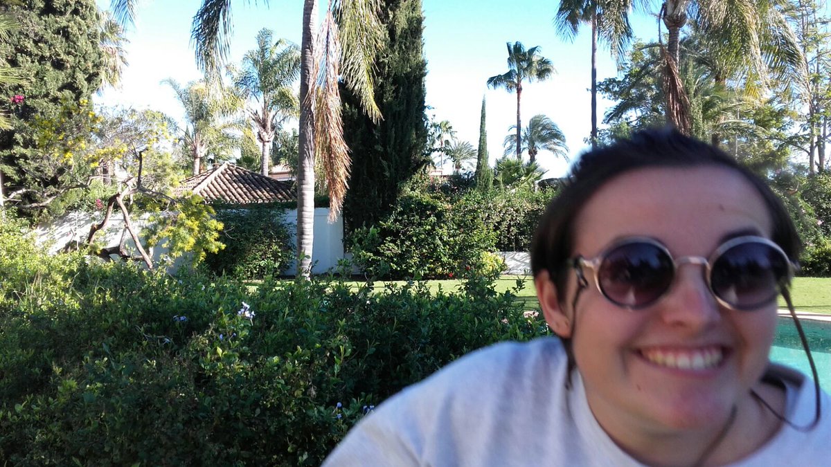 tatiboot's tweet photo. Cuando el bisho salvaje Tati aparece en las fotos. https://t.co/AmzjU8EkvJ