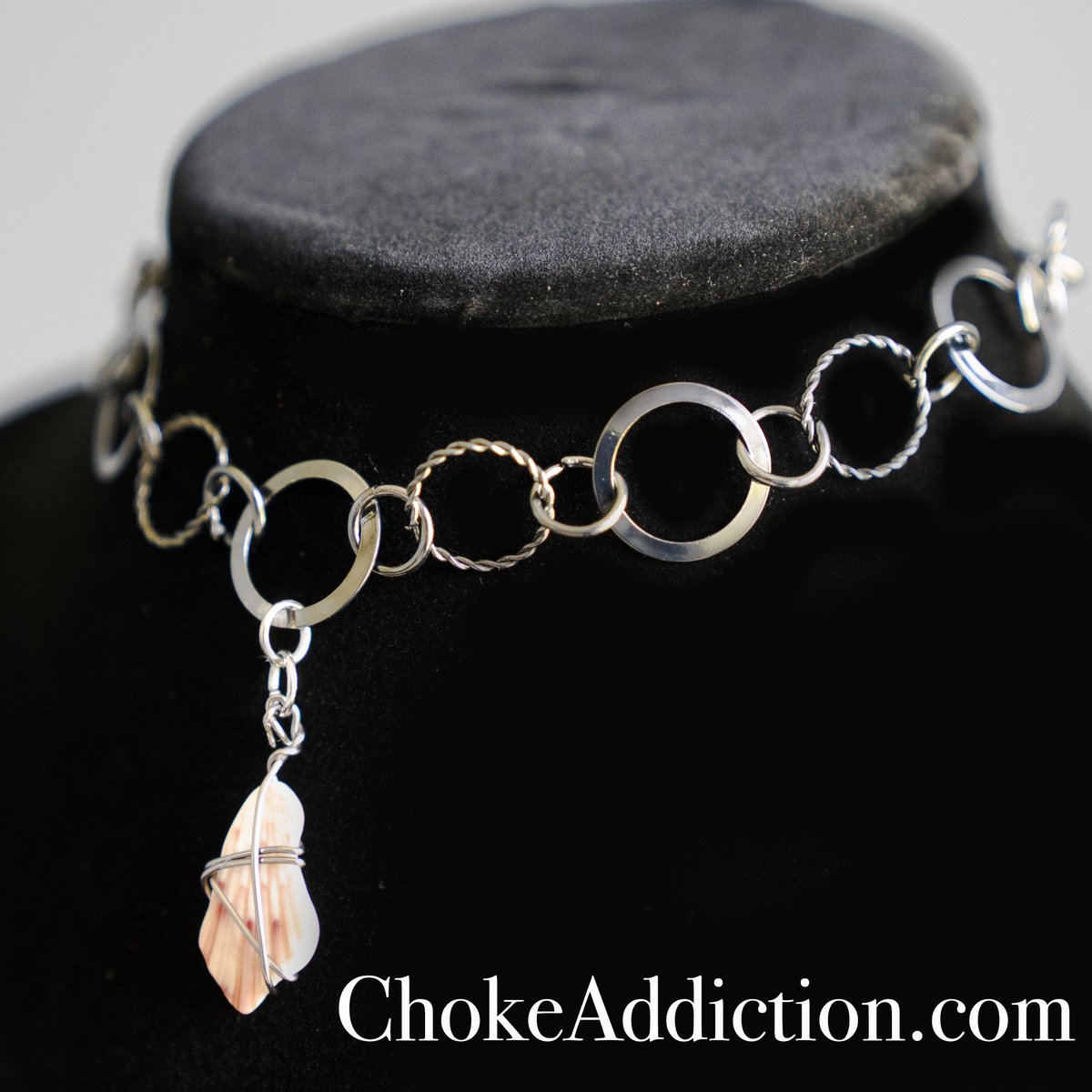 ChokeAddiction's tweet image. Choker No.6 is one of our favorite beach pieces. Grab it before it goes. Only $13.99 chokeaddiction.com