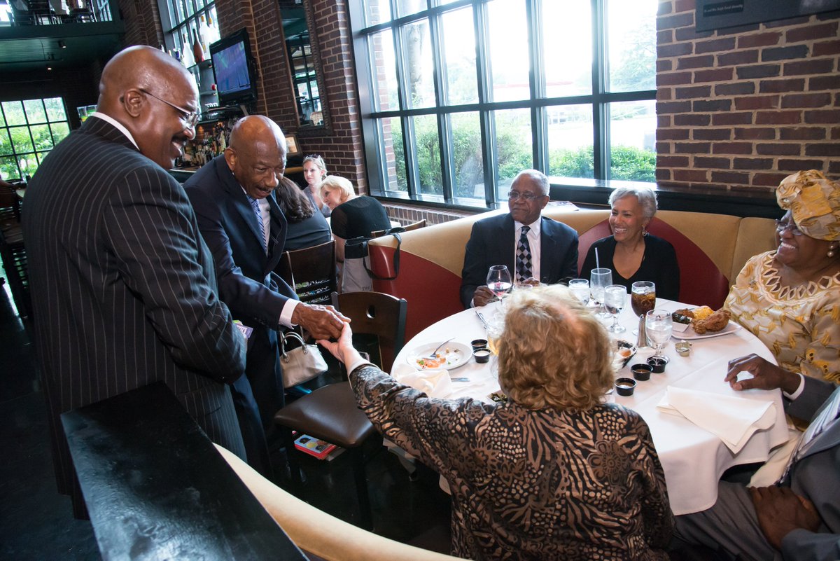 PointsofLight's tweet image. Bring your community together on #MLKDay for a Sunday Supper, to spark conversation &amp;amp; inspire change: bit.ly/polmlk #ServiceUnites