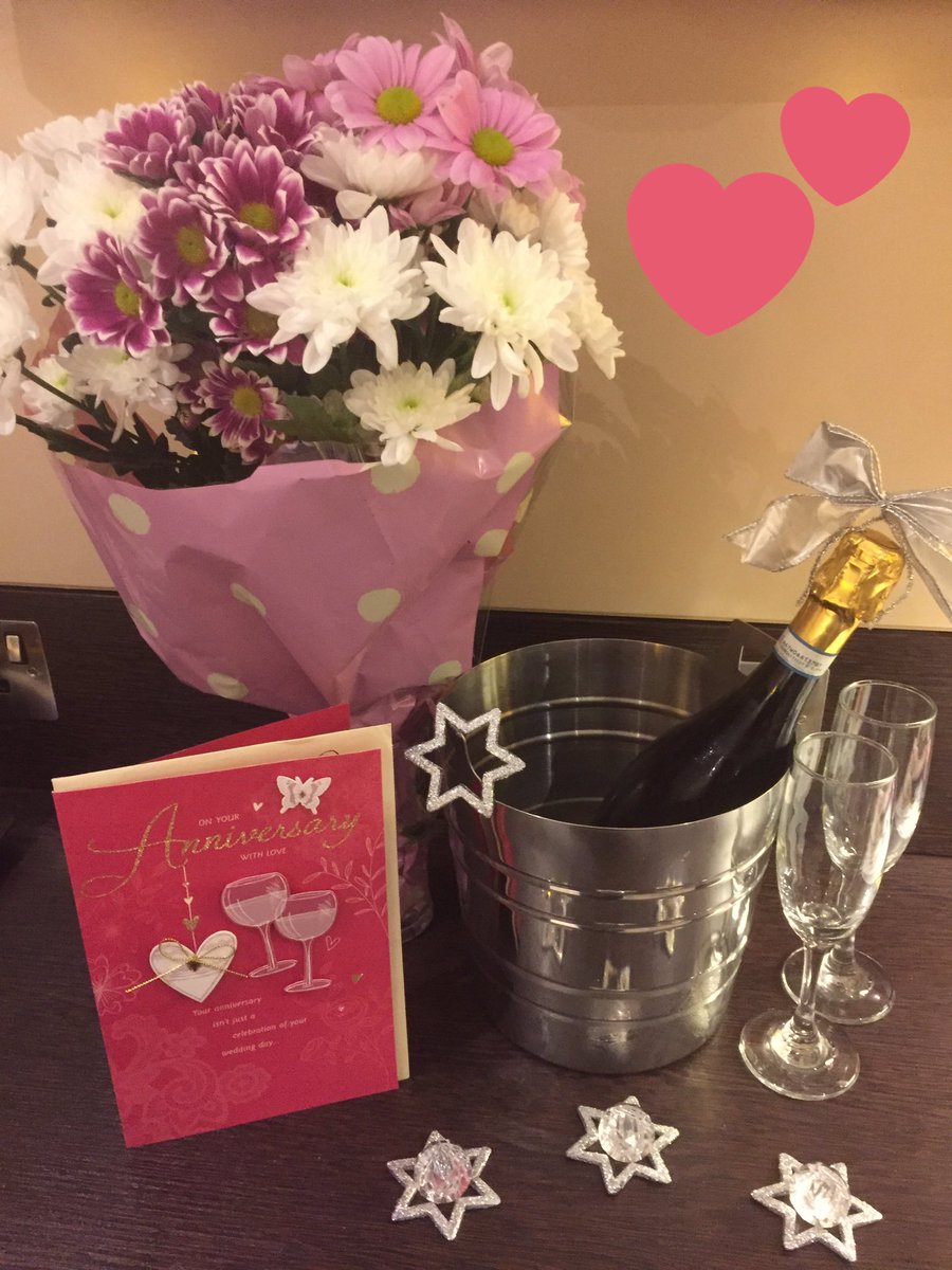 #PiWowAnniversary 🎊💕 #TeamHolborn <a href="/chouhanz/">chand chouhan</a> <a href="/SDEBDD/">simon ewins</a> <a href="/placemadebyyou/">A Place Made By You</a> <a href="/premierinn/">Premier Inn</a>