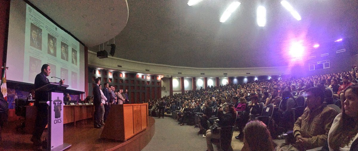 OficialCUCS's tweet photo. #JustoAhora
Inicio de curso de inducción 2017-A en Auditorio Mendiola Orta. ¡Bienvenidos!
#YaSoyCUCS https://t.co/sMC5C1If6Q
