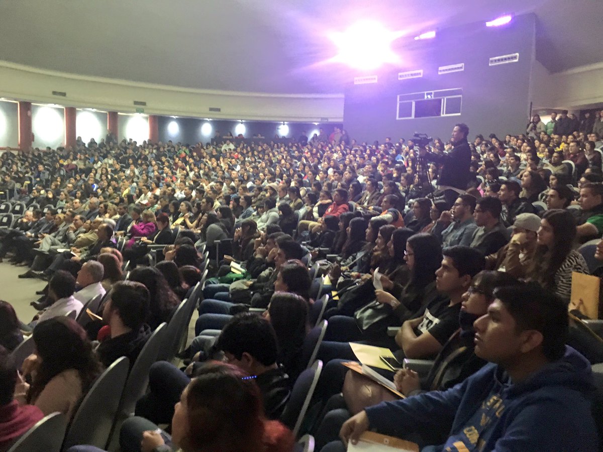 OficialCUCS's tweet photo. #JustoAhora
Inicio de curso de inducción 2017-A en Auditorio Mendiola Orta. ¡Bienvenidos!
#YaSoyCUCS https://t.co/sMC5C1If6Q