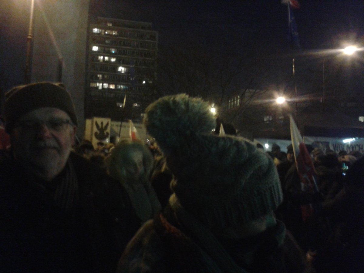 Kom_Obr_Dem_Int's tweet photo. People gather in front of #Sejm for #SejmIsOurs demo
#PrawdziwaOpozycja #KODtoJA https://t.co/e9SUR4w0xg