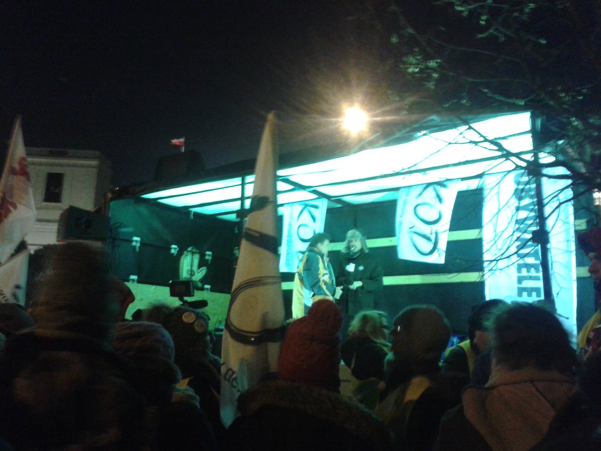 Kom_Obr_Dem_Int's tweet photo. People gather in front of #Sejm for #SejmIsOurs demo
#PrawdziwaOpozycja #KODtoJA https://t.co/e9SUR4w0xg