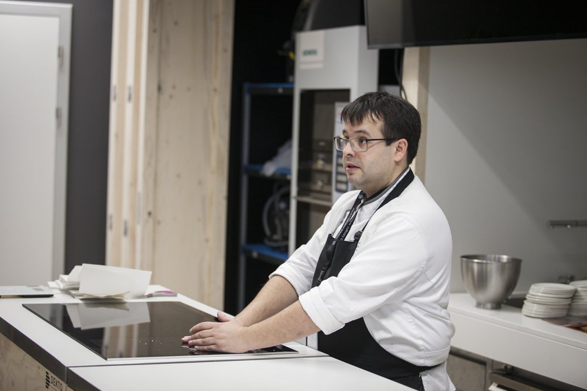 Talento pedagógico y una metodología innovadora en el intenso seminario de <a href="/cesarromerovill/">César Romero</a>: heladeria.com/actualidad-hel…