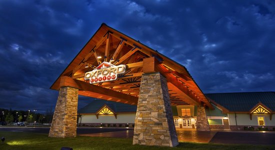 Planning a trip to #Maine? Check out An Insider's Guide to Oxford Maine https://t.co/mmVf266M4P by @dovewayme @visitmaine @OxfordCasino https://t.co/vugeN7UvpT