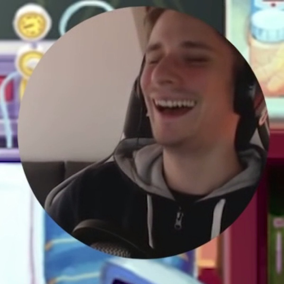 blueflash75's tweet photo. Da waren so viele tolle Emotionen in diesem Video :D Das macht Hearts Medicine so mega geil @BergmannToGo https://t.co/XzTeUQfJlM