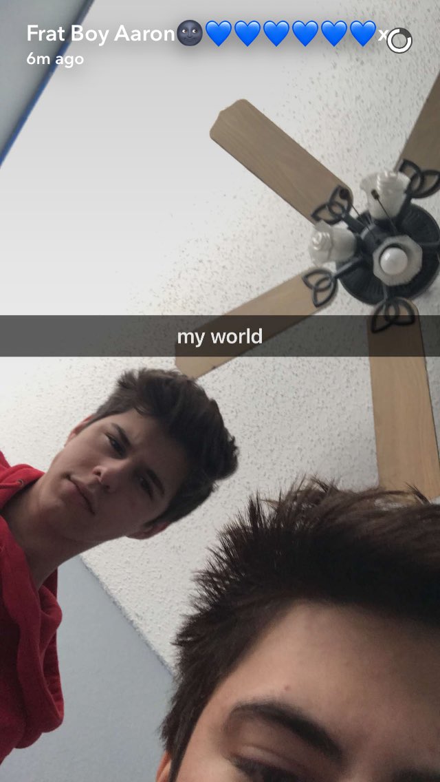 onedirecti0n_10's tweet photo. There still together everyone #JAARON #supportaaron https://t.co/pIB2uQd2xx