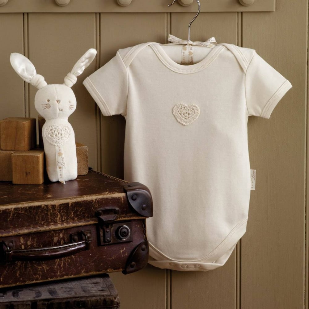 PinkSumo's tweet image. This super-cute cream bodysuit and bunny rattle is the perfect gift for new born babies. &amp;gt; bit.ly/2j6yWA #giftset #babyclothes