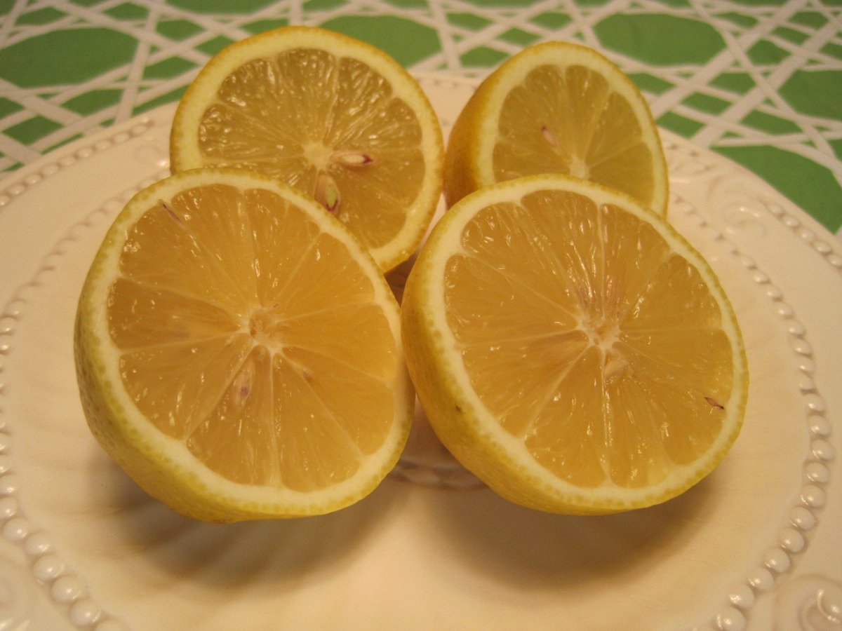 Freeze lemons when they're cheap. momscookinghelp.blogspot.com/2017/01/mom-mo… #MoneySaving #lemons #thrifty #frugal #CookingSimplified #cooking