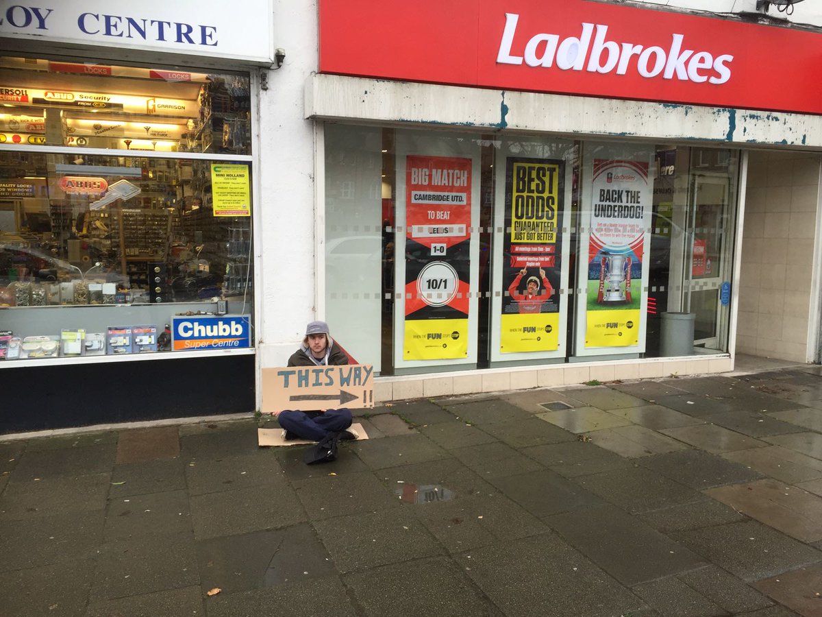 WHRegionFive's tweet photo. The William Hill way is the only way (with no pictures at Ladbrokes)! https://t.co/nKYDRsjwII