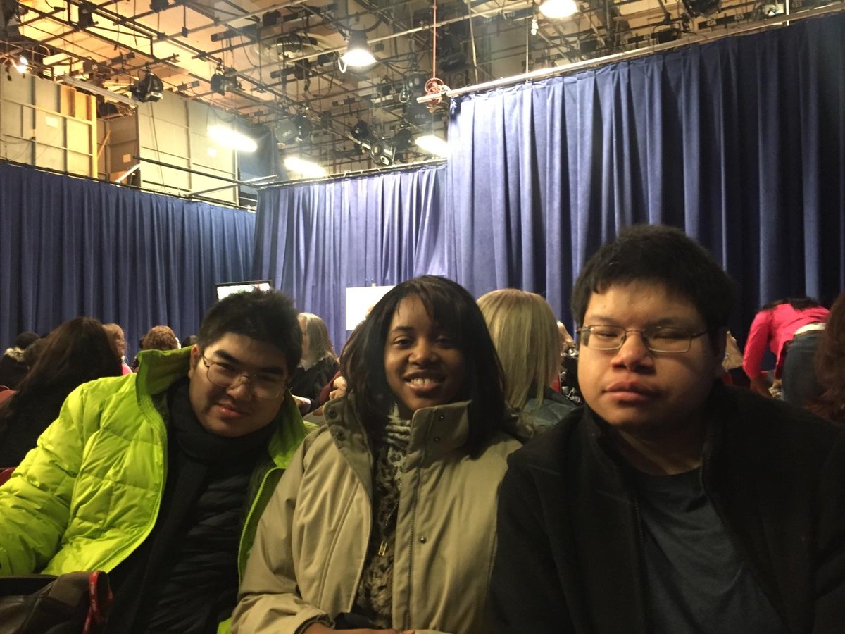 Jeanne4377's tweet photo. Celebrities of Bridges to Success 
#DrOzShow
#WaitingForStudioSeating
#PhotoOpDrOzSet
#TicketToFun https://t.co/5f0ngb8ioU