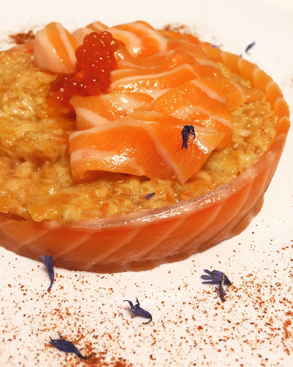 ValeriaAiroldi's tweet photo. #salmon is my #comfortfood 😌 @RCominardiChef you are an artist ❤ #fitfood #eatgood #healthy #foodart https://t.co/mJUuSwFkt7