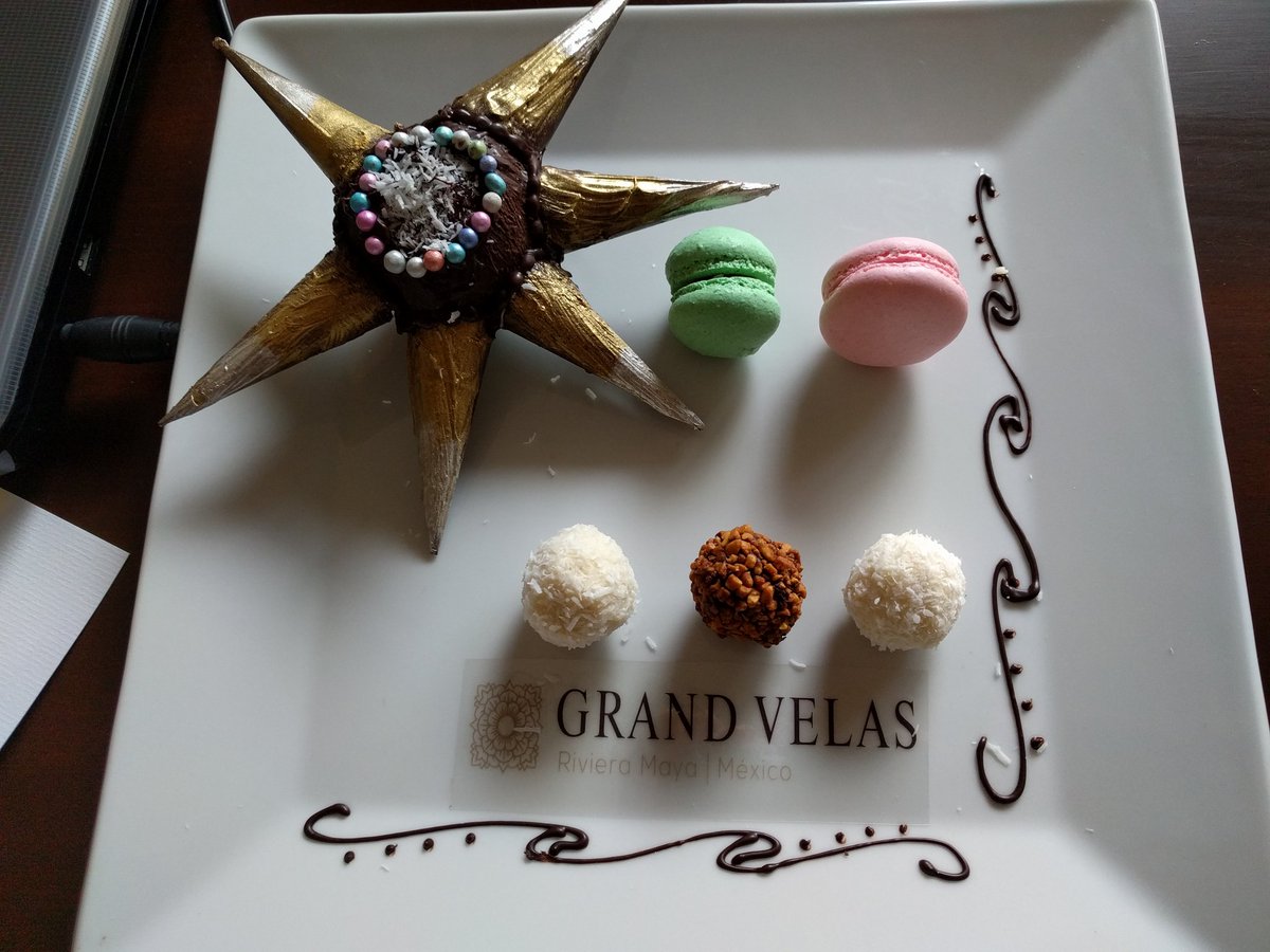 billietravels's tweet photo. Starting out the #WPTravelSummit @GVRivieraMaya  right: with macarons and chocolate. #mexico #travel #hotelextras https://t.co/xGpDR53bUx