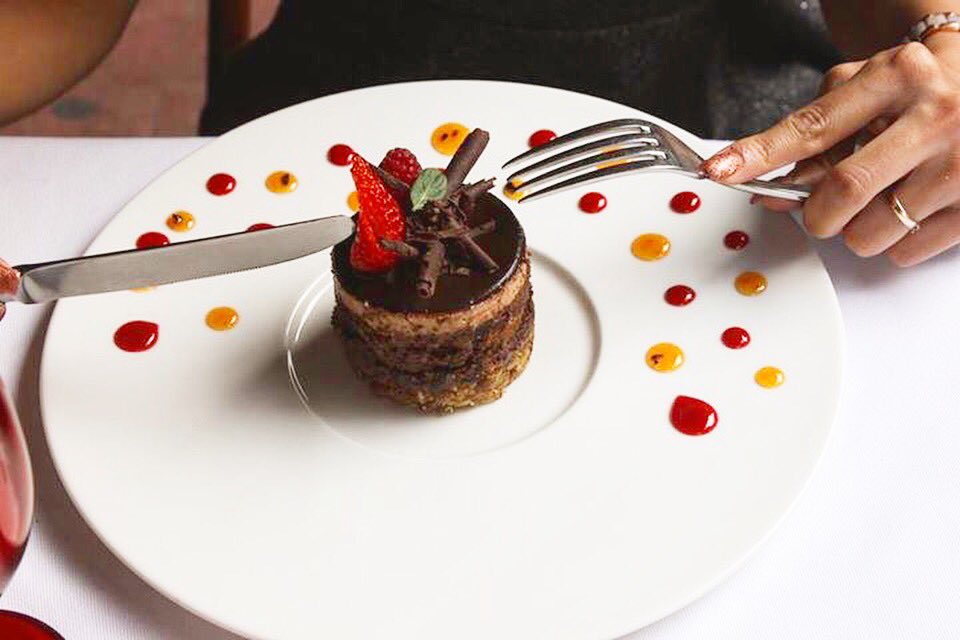 BrassiMx's tweet photo. ¿Un delicioso postre para endulzar su miércoles?
¡Ven por el tuyo a Brassi y no te quedes con el antojito!
Te esperamos. https://t.co/IbNgRKdGVC