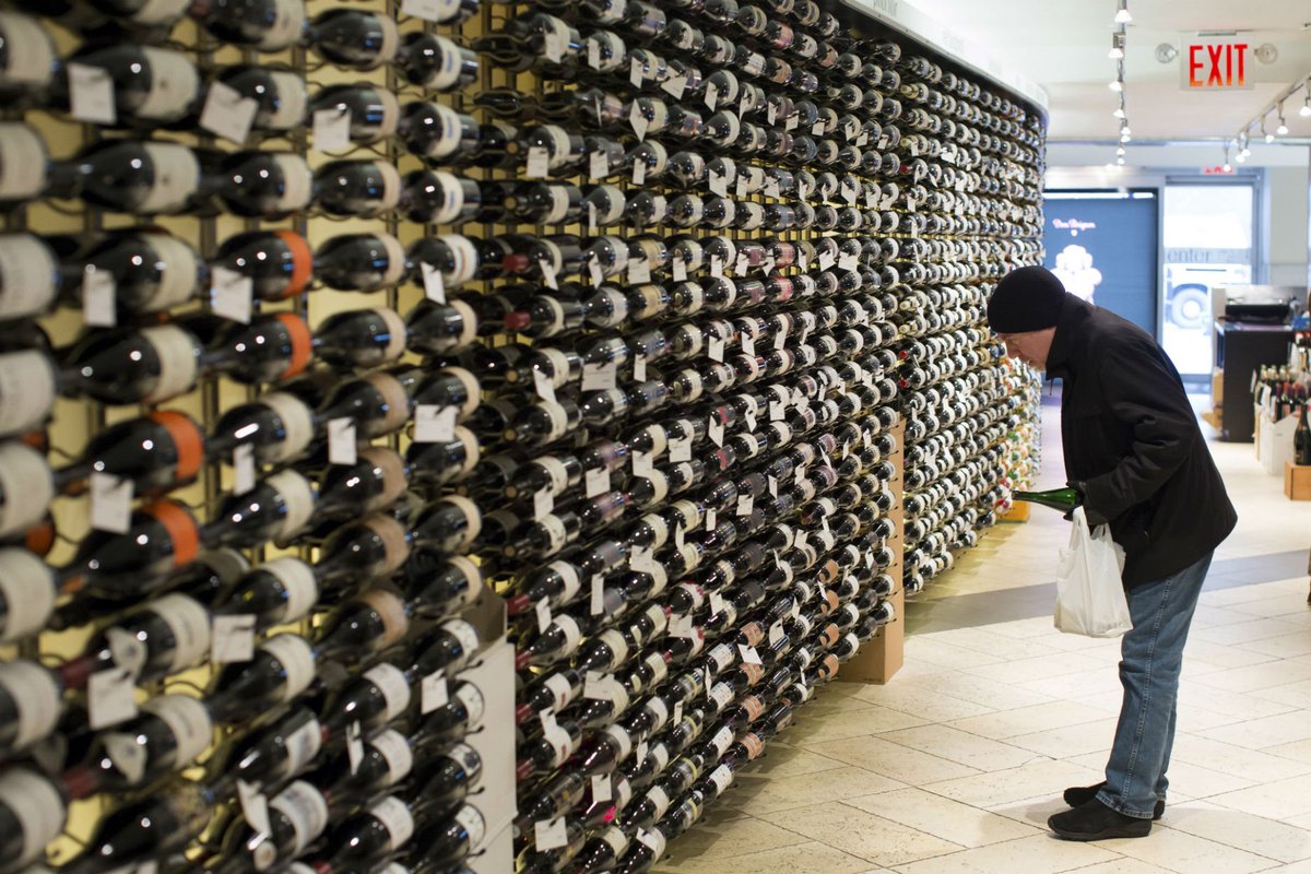 EstadaoPaladar's tweet photo. Está aberta a temporada de promoção de vinhos! Importadoras oferecem descontos de até 70%
https://t.co/SKGQkeAS1h https://t.co/OCVcOoOLRR