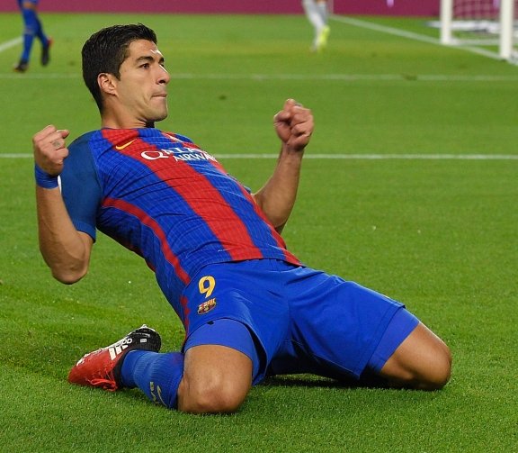 What a night for Luis Suarez!

He's scored his 100th goal for #Barcelona 👏

Games: 120
Goals: 100
Assists: 60