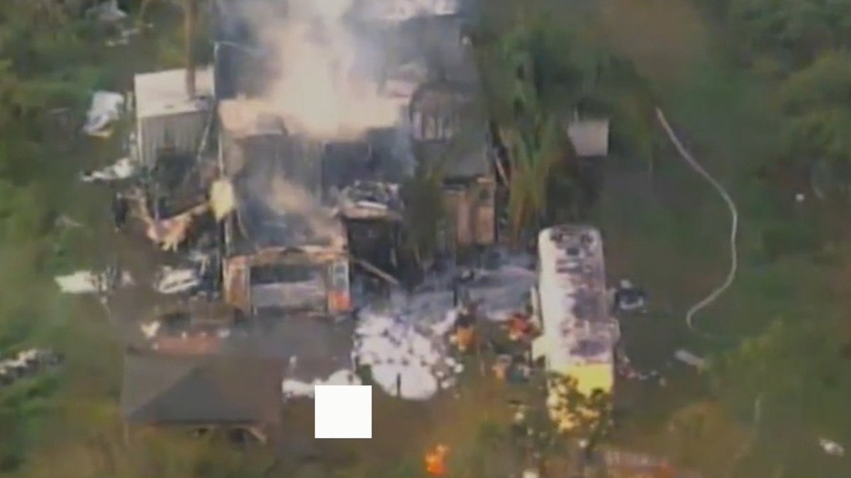 "Sausage Castle," Florida home known for wild sex parties, destroyed in fire bit.ly/2j2klnD https://t.co/PLmTnm0qwt