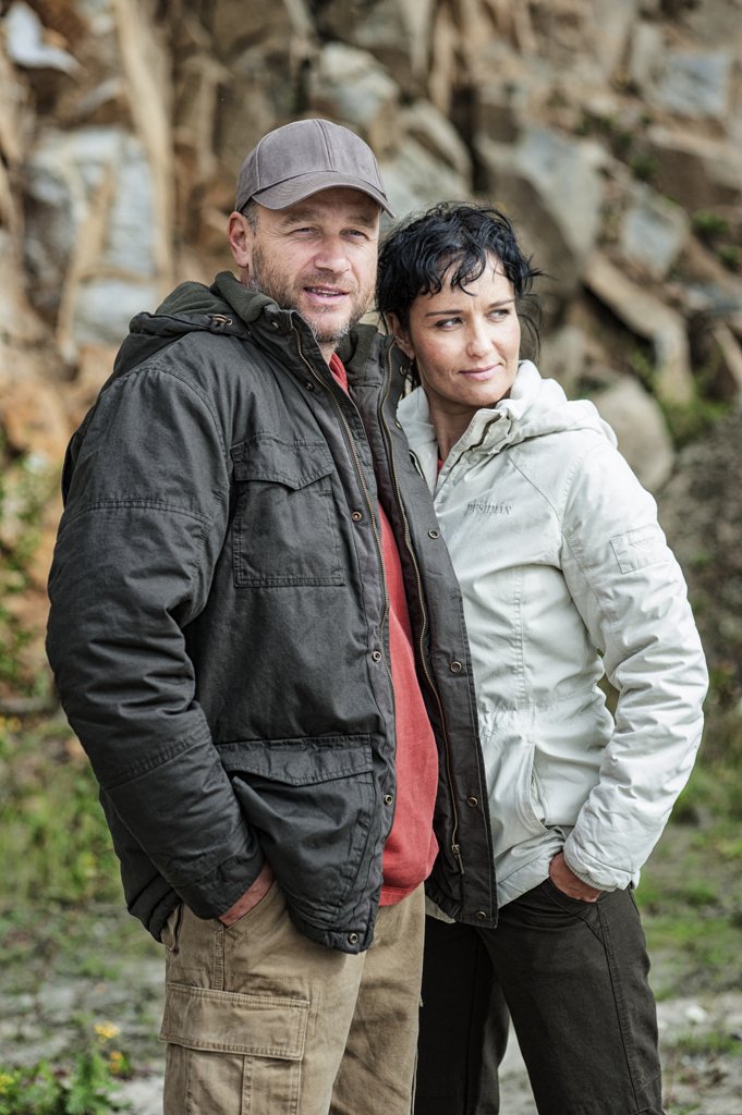 BUSHMANSHOP's tweet photo. The best way to stay warm in the winter? Grab your sweetheart, and your windproof jacket from Bushman. #BushmanShop #Respect4Nature https://t.co/aVm7zRVj6D