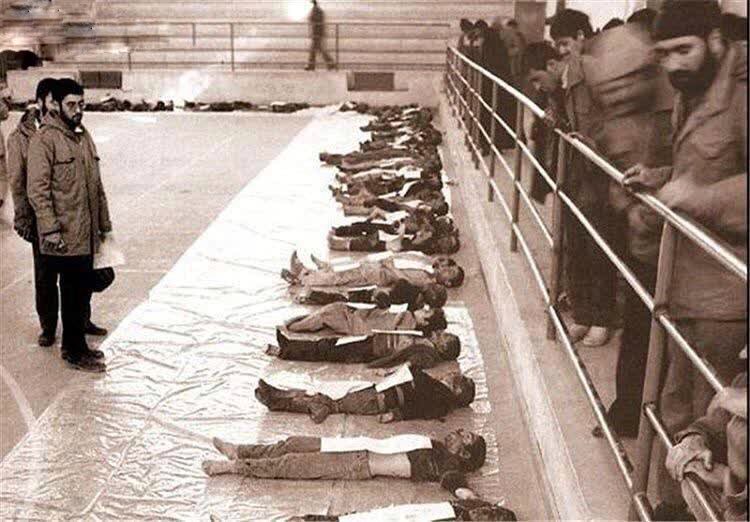 IranHistoryPics's tweet image. در سال ۶۵ اصابت یک فروند موشک ارتش عراق به مدرسه پیروز در شهر بهبهان فاجعه بزرگی را رقم زد و ۶۸ کودک در دم کشته شدند