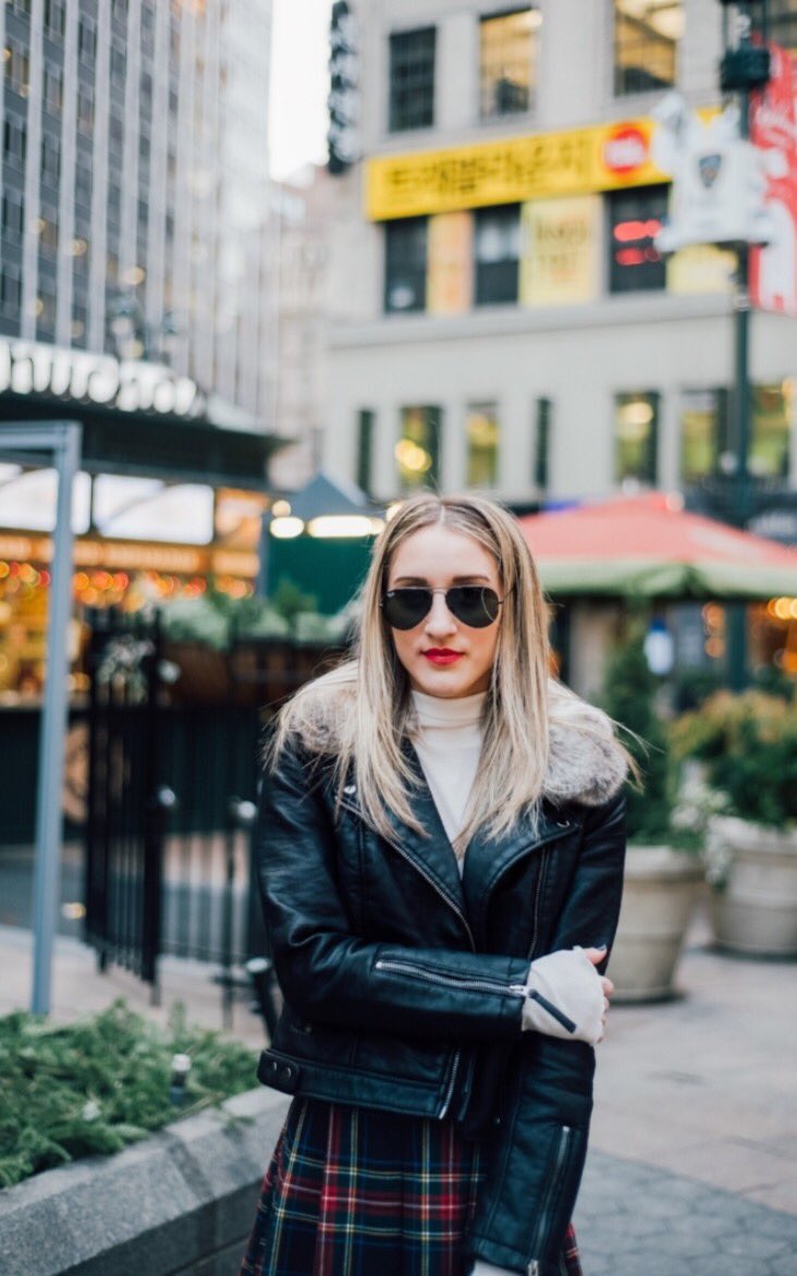 daniellemusc's tweet photo. Check out my latest post! I reflect back on 2016 and talk about goals for 2017 https://t.co/Yt2evc5Tse #fahion #ootd https://t.co/dogVdrEDt8