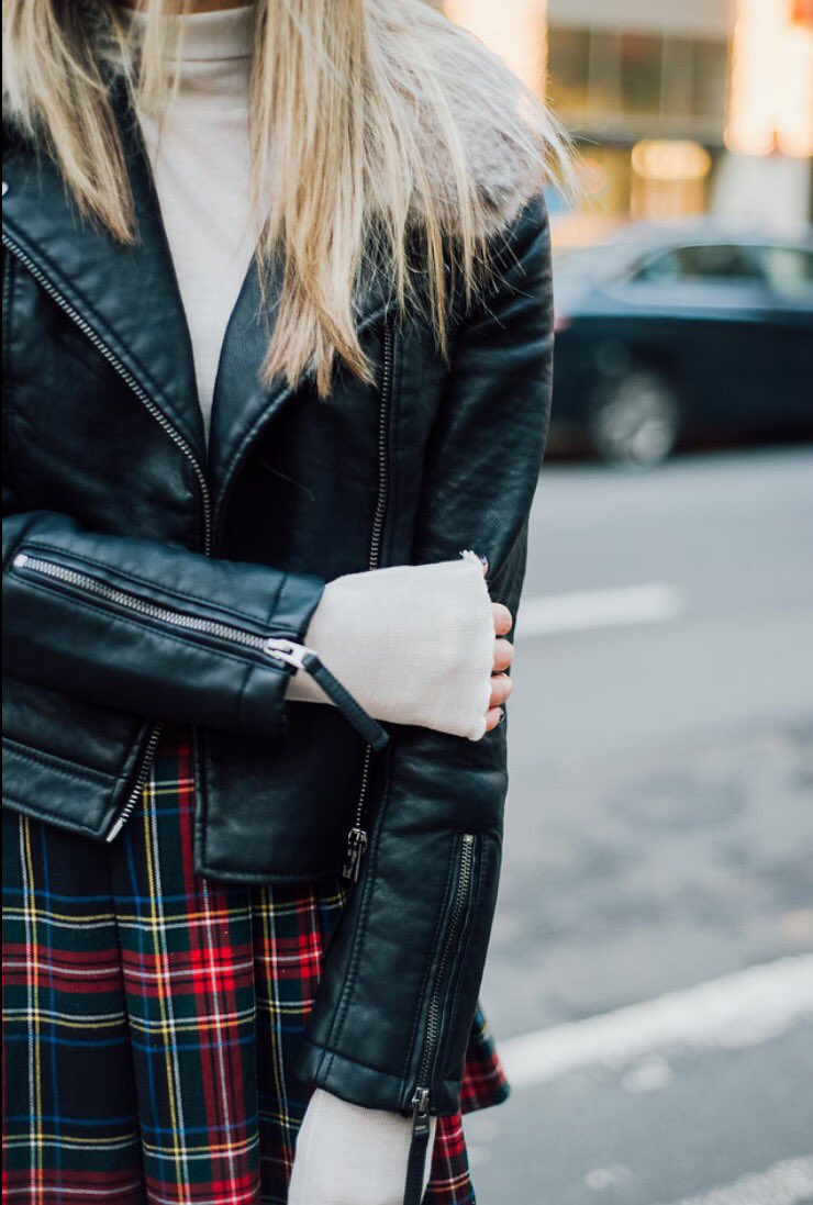 daniellemusc's tweet photo. Check out my latest post! I reflect back on 2016 and talk about goals for 2017 https://t.co/Yt2evc5Tse #fahion #ootd https://t.co/dogVdrEDt8