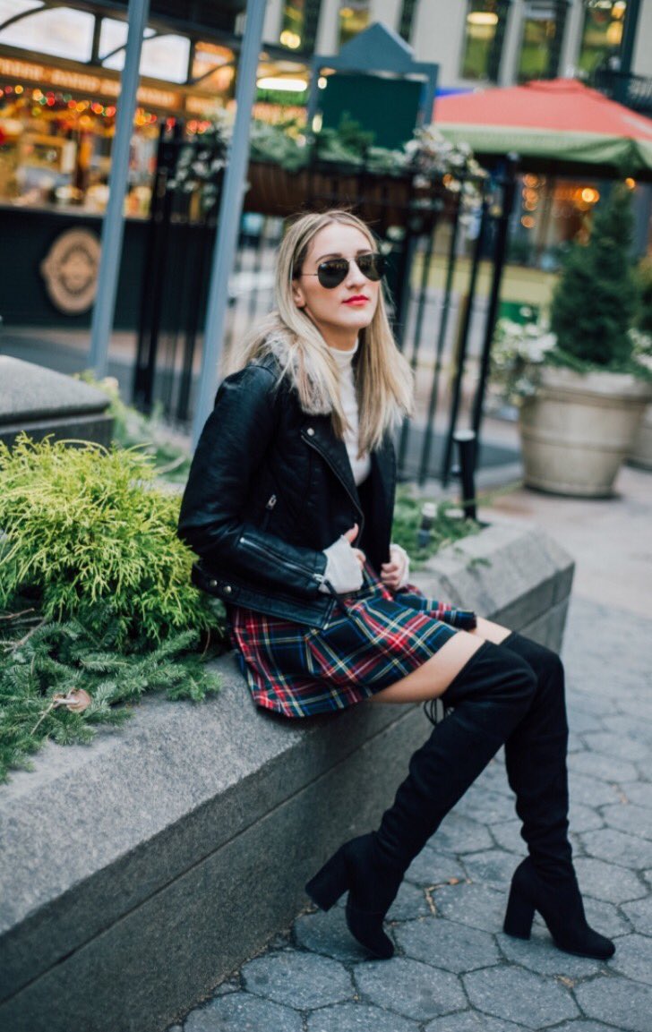 daniellemusc's tweet photo. Check out my latest post! I reflect back on 2016 and talk about goals for 2017 https://t.co/Yt2evc5Tse #fahion #ootd https://t.co/dogVdrEDt8