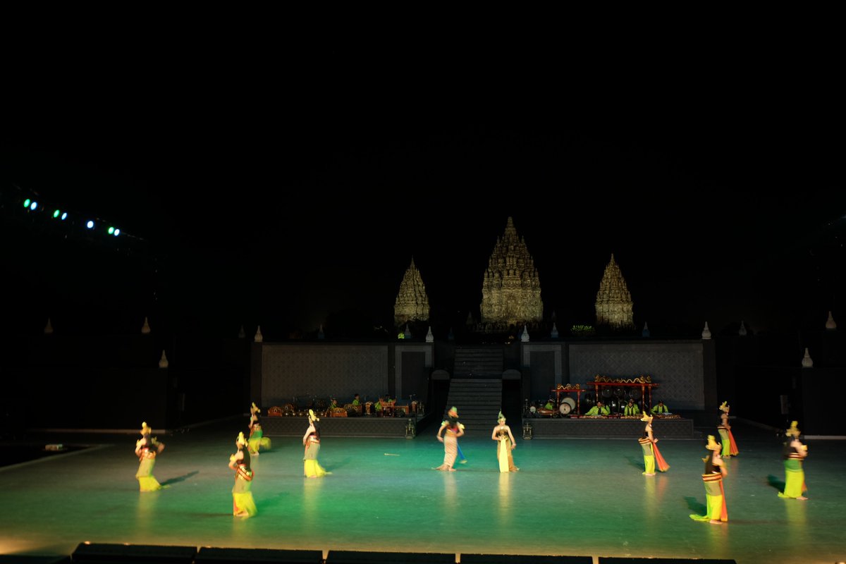 agencevoyagejpt's tweet photo. #familytravel #TravelToIndonesia #JavaAndBali #goodprice #HolidayPackages Beaches, Temples, Palaces, #Volcano #CulturalPerformances https://t.co/UsOyHp5Ion