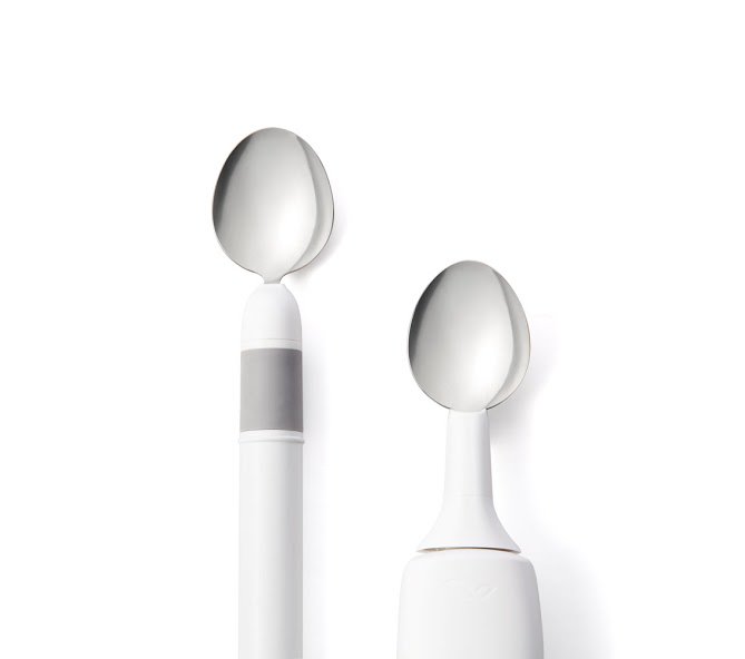 whoisjosephmark's tweet photo. .@Liftware is a smarter type of cutlery designed to help those with hand tremors eat more easily. #designoftheworld https://t.co/lRZZXii62O https://t.co/qfVSqg9GrI